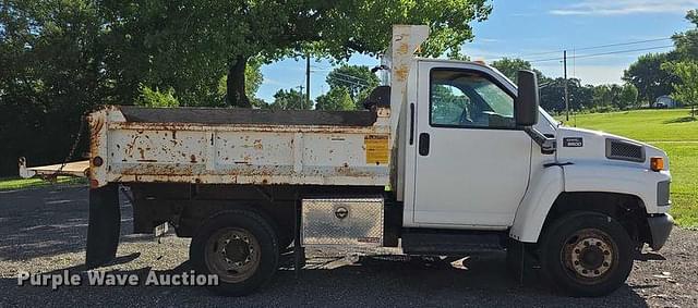 Image of GMC C5500 equipment image 3