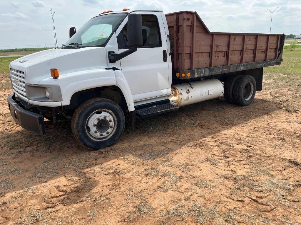 2004 GMC C5500 Equipment Image0