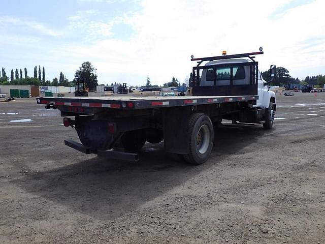 Image of GMC C7500 equipment image 3