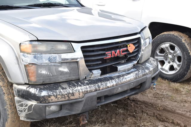 Image of GMC Canyon equipment image 3