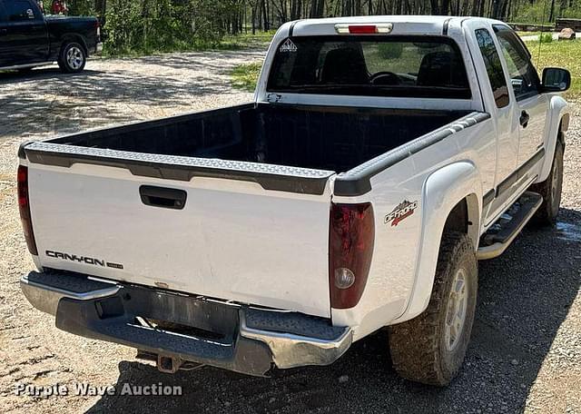 Image of GMC Canyon equipment image 4