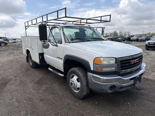 Image of GMC C3500 equipment image 3