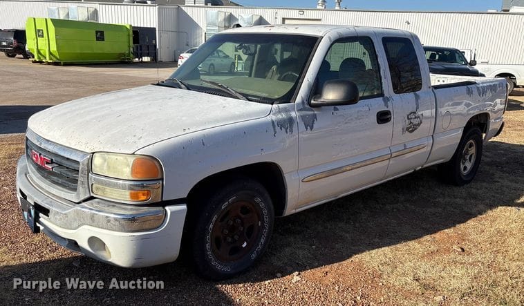 2004 GMC Sierra 1500 Equipment Image0