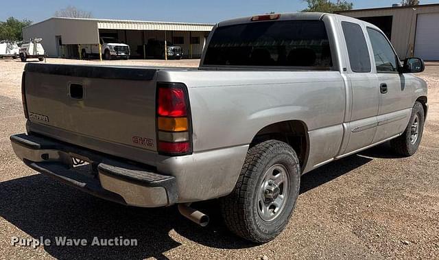 Image of GMC Sierra 1500 equipment image 4