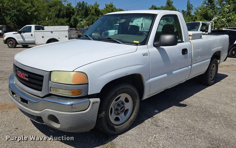 2004 GMC Sierra 1500 Equipment Image0