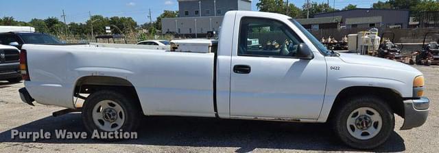 Image of GMC Sierra 1500 equipment image 3