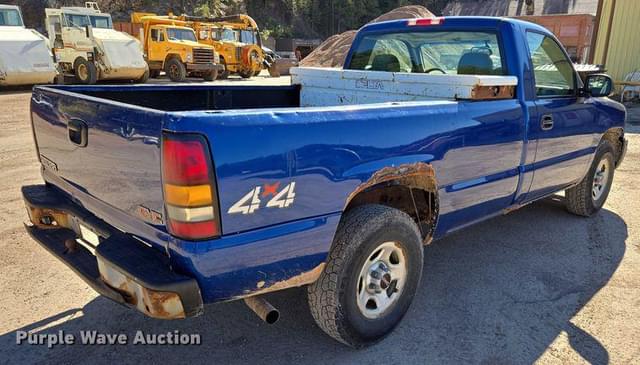 Image of GMC Sierra 1500 equipment image 4