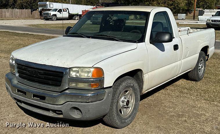 Image of GMC Sierra 1500 Primary image