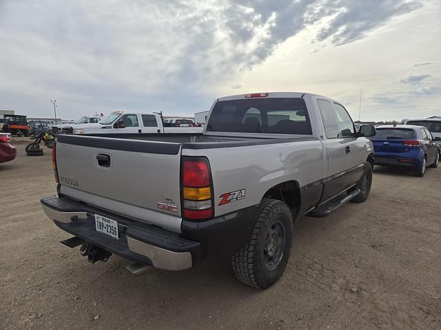 Image of GMC Sierra 1500 equipment image 2