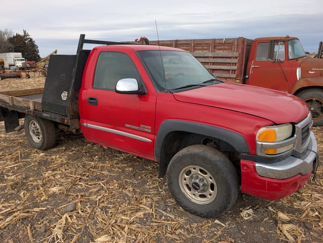 Image of GMC 2500 equipment image 3