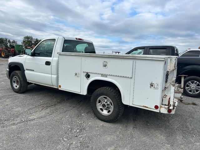 Image of GMC 2500HD equipment image 2