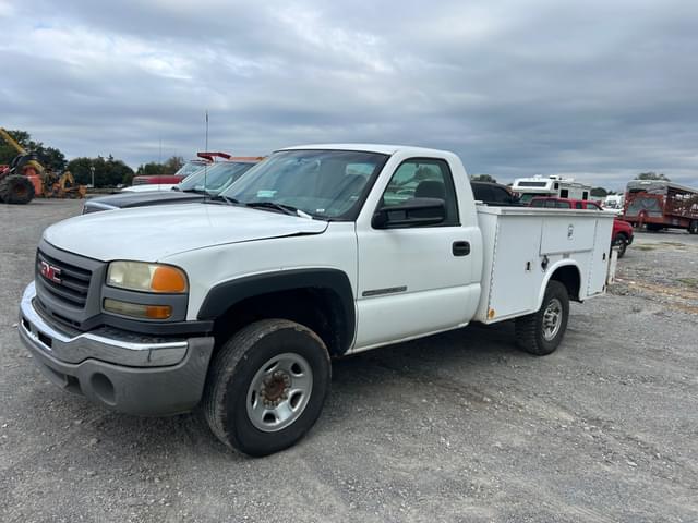 Image of GMC 2500HD equipment image 1
