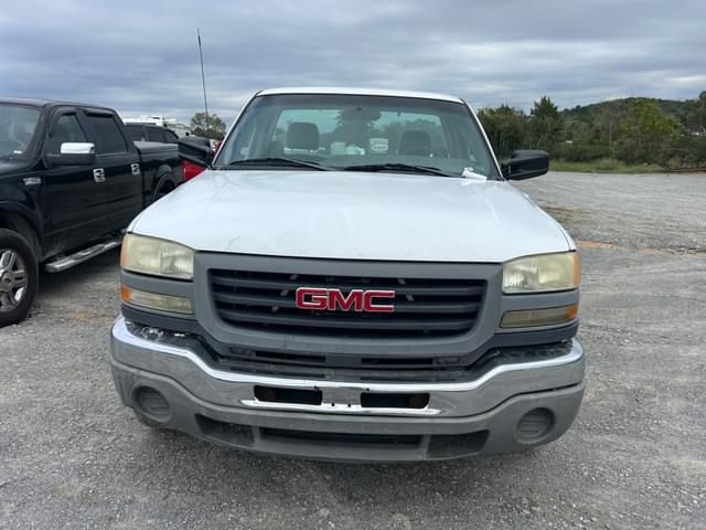 Image of GMC 2500HD equipment image 4