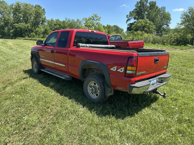 Image of GMC 2500HD equipment image 2