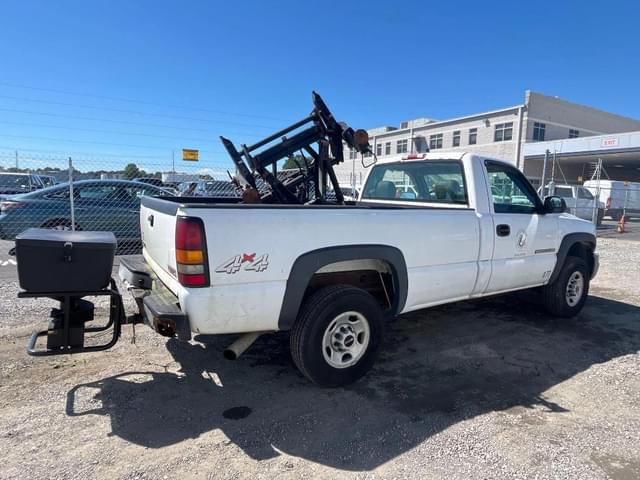 Image of GMC 2500HD equipment image 2