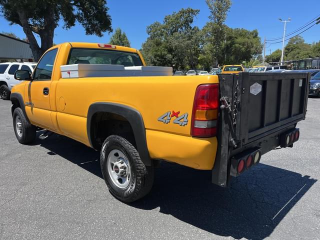 Image of GMC 2500HD equipment image 3