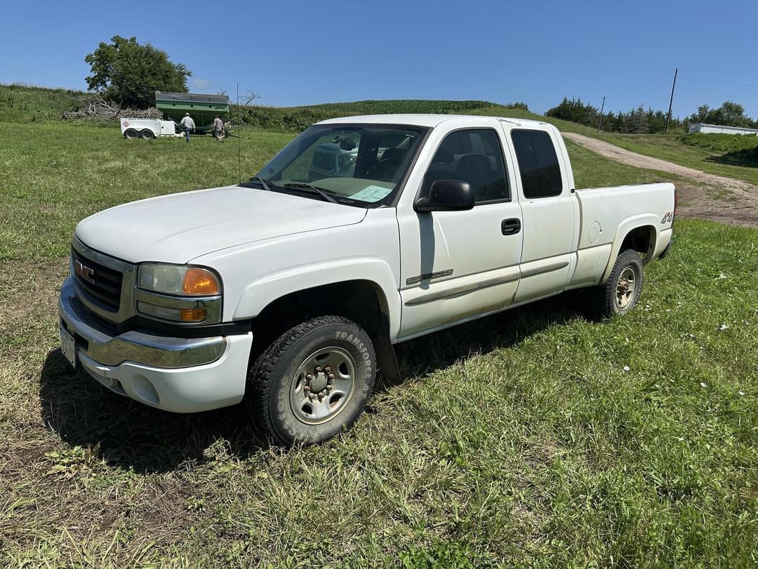 Image of GMC 2500HD Primary image