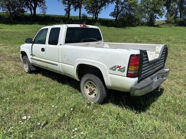 Image of GMC 2500HD equipment image 3