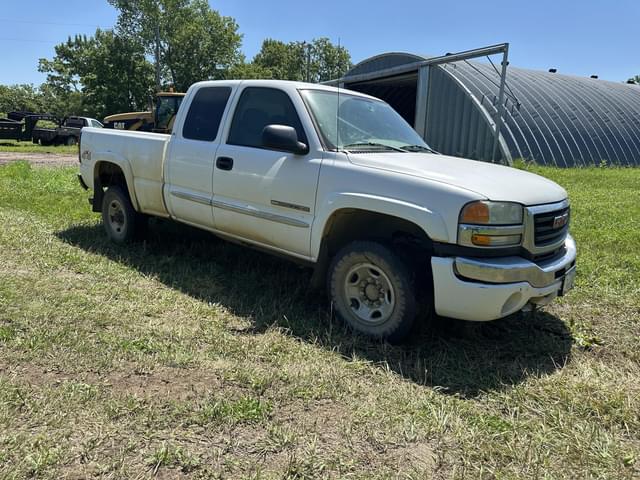 Image of GMC 2500HD equipment image 1