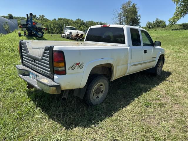 Image of GMC 2500HD equipment image 2
