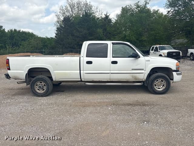 Image of GMC 2500HD equipment image 3