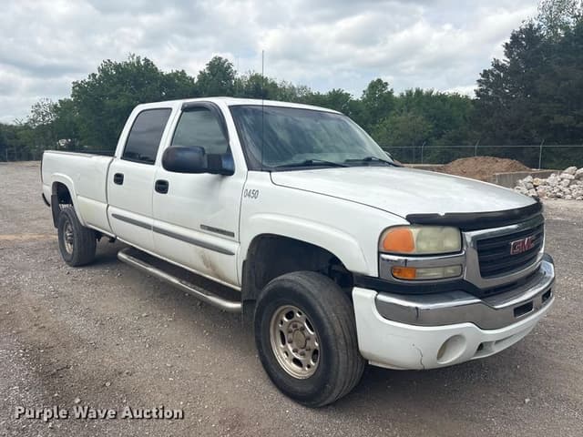 Image of GMC 2500HD equipment image 2