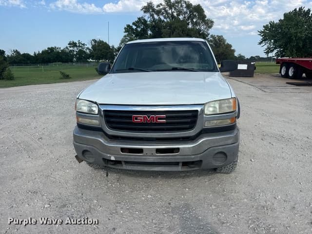 Image of GMC 2500HD equipment image 1