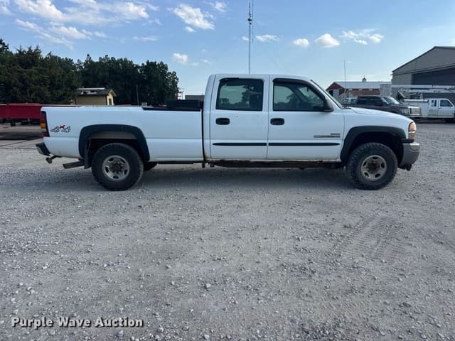 Image of GMC 2500HD equipment image 3