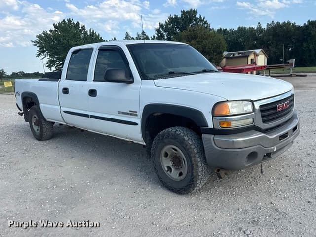 Image of GMC 2500HD equipment image 2