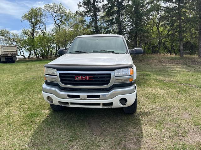 Image of GMC 2500HD equipment image 1