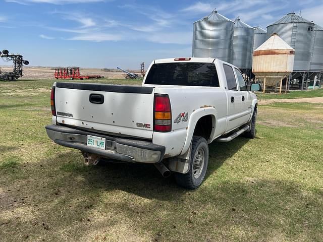 Image of GMC 2500HD equipment image 4