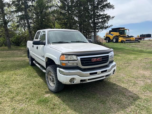 Image of GMC 2500HD equipment image 2