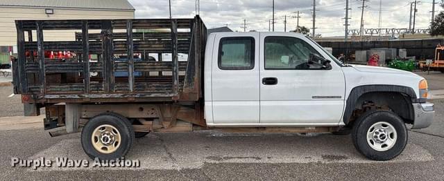 Image of GMC 2500HD equipment image 3