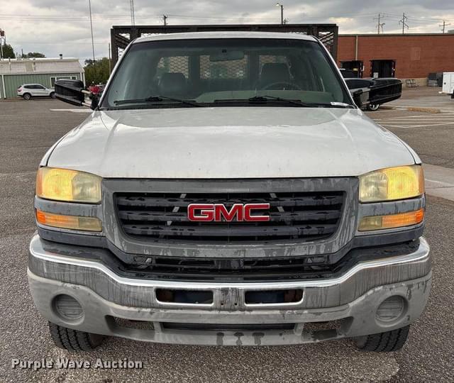 Image of GMC 2500HD equipment image 1