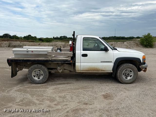 Image of GMC 2500HD equipment image 3