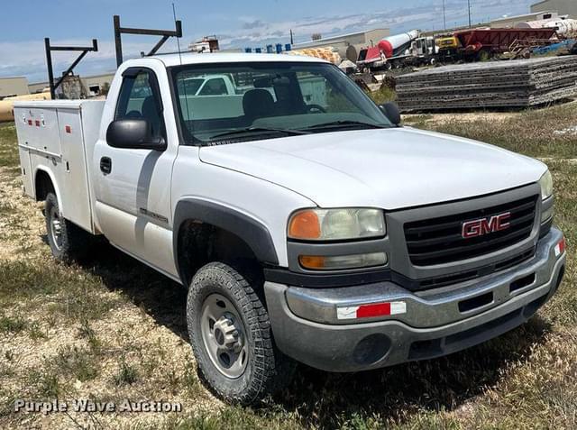 Image of GMC 2500HD equipment image 2