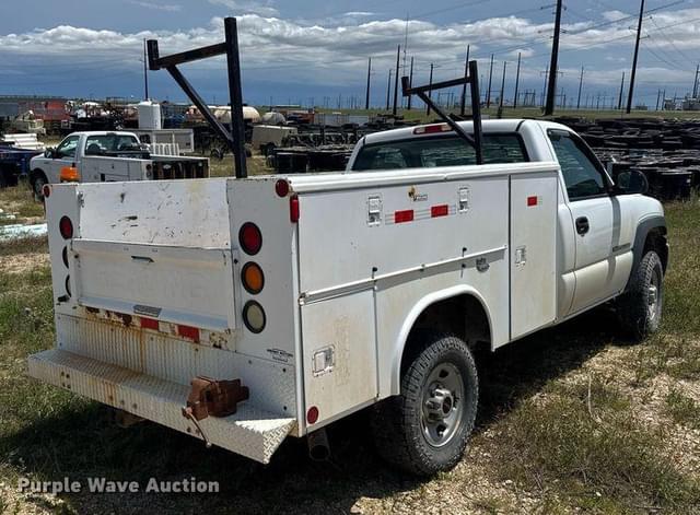 Image of GMC 2500HD equipment image 4