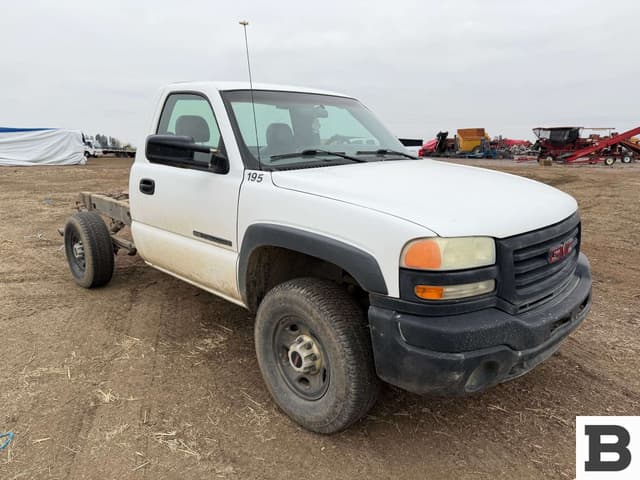 Image of GMC Sierra equipment image 4