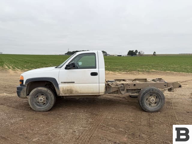 Image of GMC Sierra equipment image 1