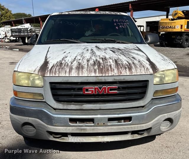 Image of GMC Sierra equipment image 1