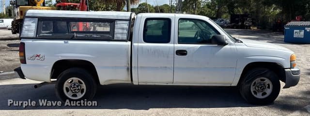 Image of GMC Sierra equipment image 3