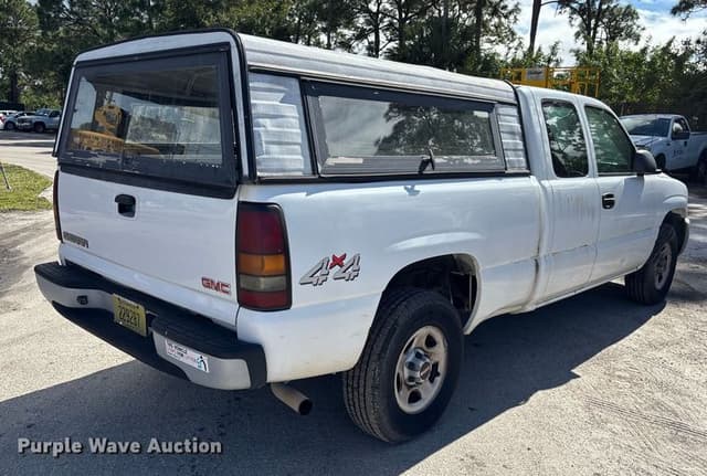 Image of GMC Sierra equipment image 4