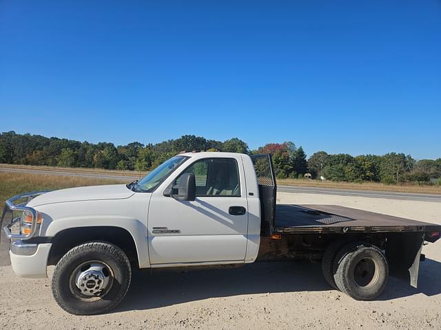 Image of GMC Sierra equipment image 2