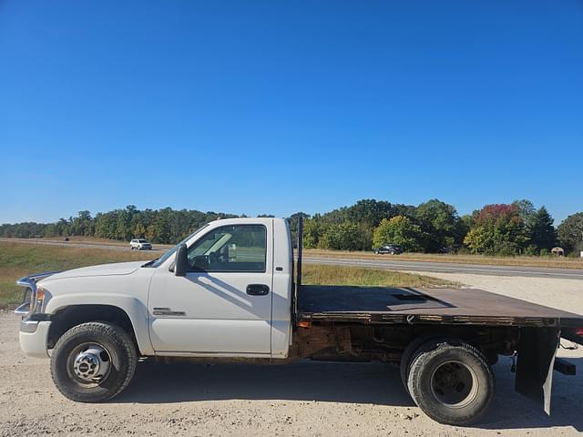 Image of GMC Sierra equipment image 3