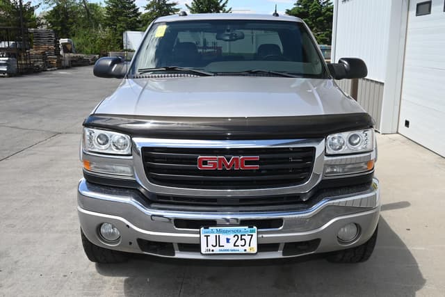 Image of GMC 2500HD equipment image 4
