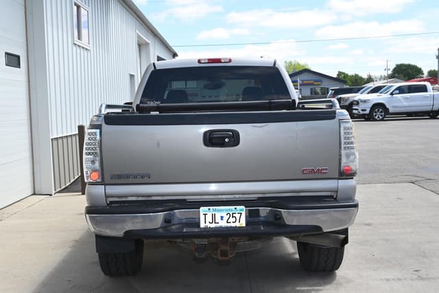 Image of GMC 2500HD equipment image 3