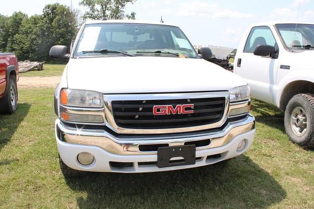 Image of GMC Sierra equipment image 1