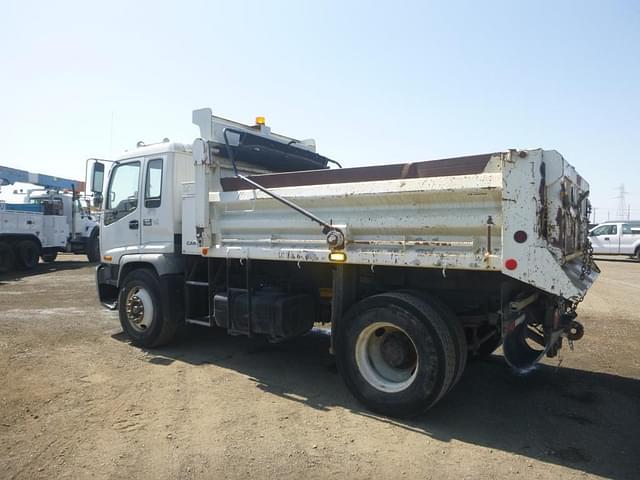 Image of GMC T7500 equipment image 3