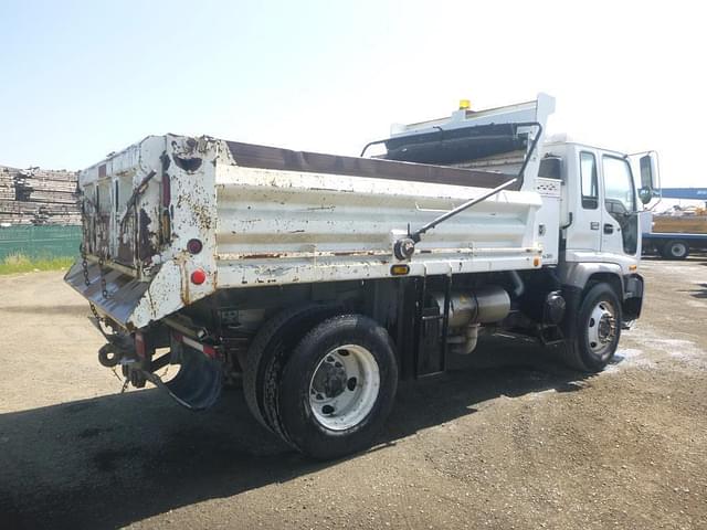Image of GMC T7500 equipment image 2