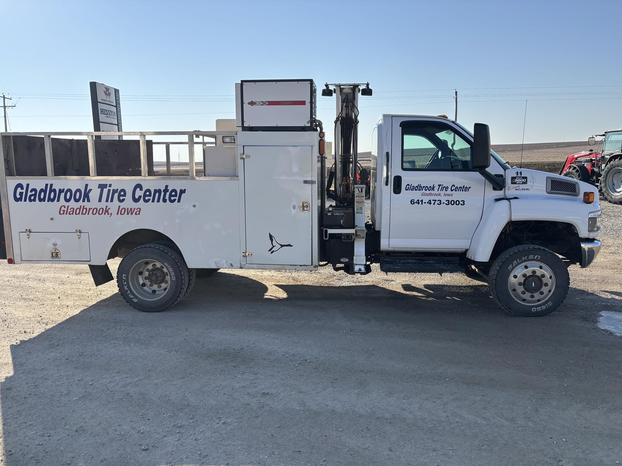 2004 GMC Topkick C5500 Equipment Image0